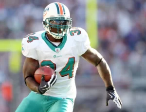 Read more about the article Ricky Williams: Breaking Tackles and Stigmas