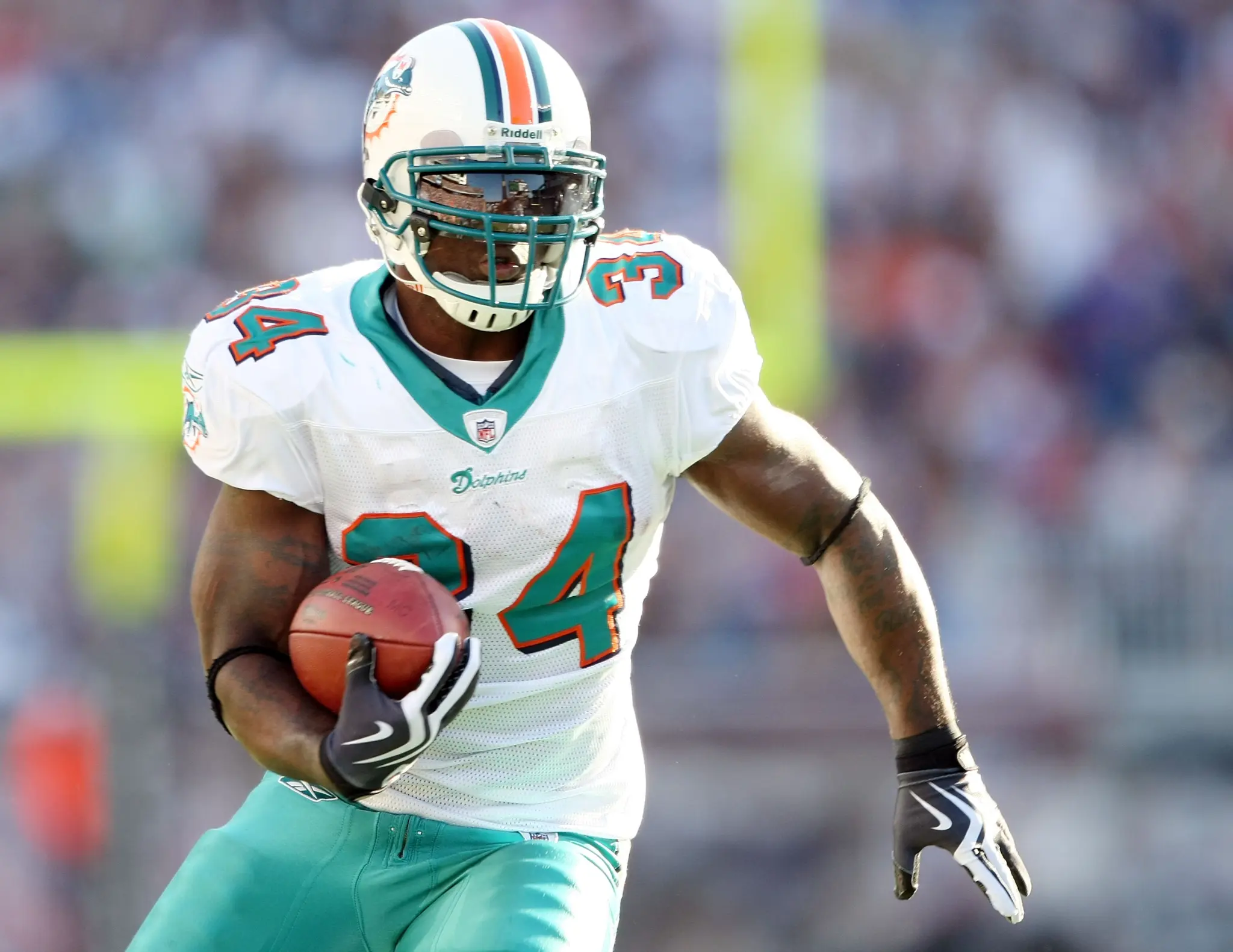 Read more about the article Ricky Williams: Breaking Tackles and Stigmas